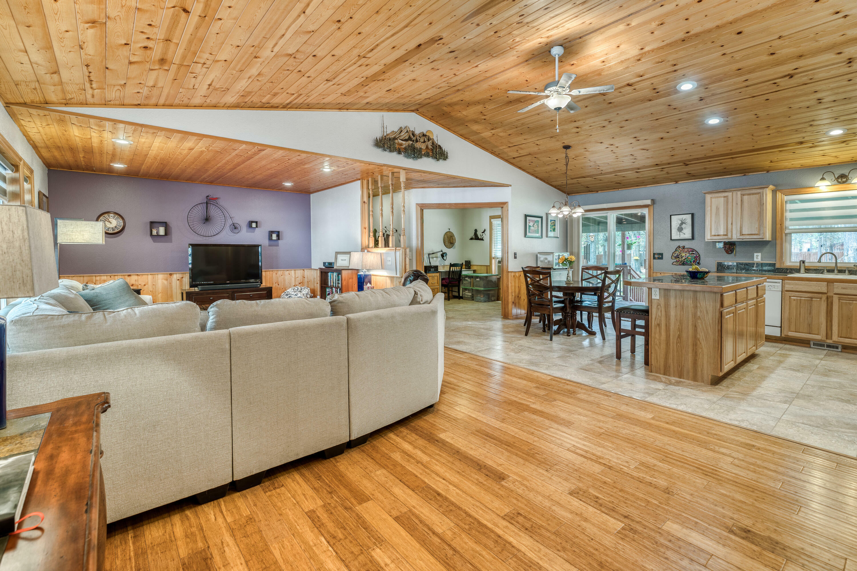 Property Photo: 16051 Leona Lane OR 97739