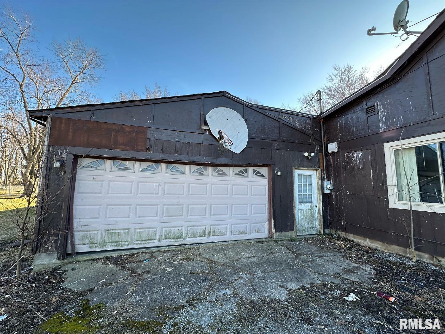 Property Photo: 2223 W Main Street IL 62881-5847