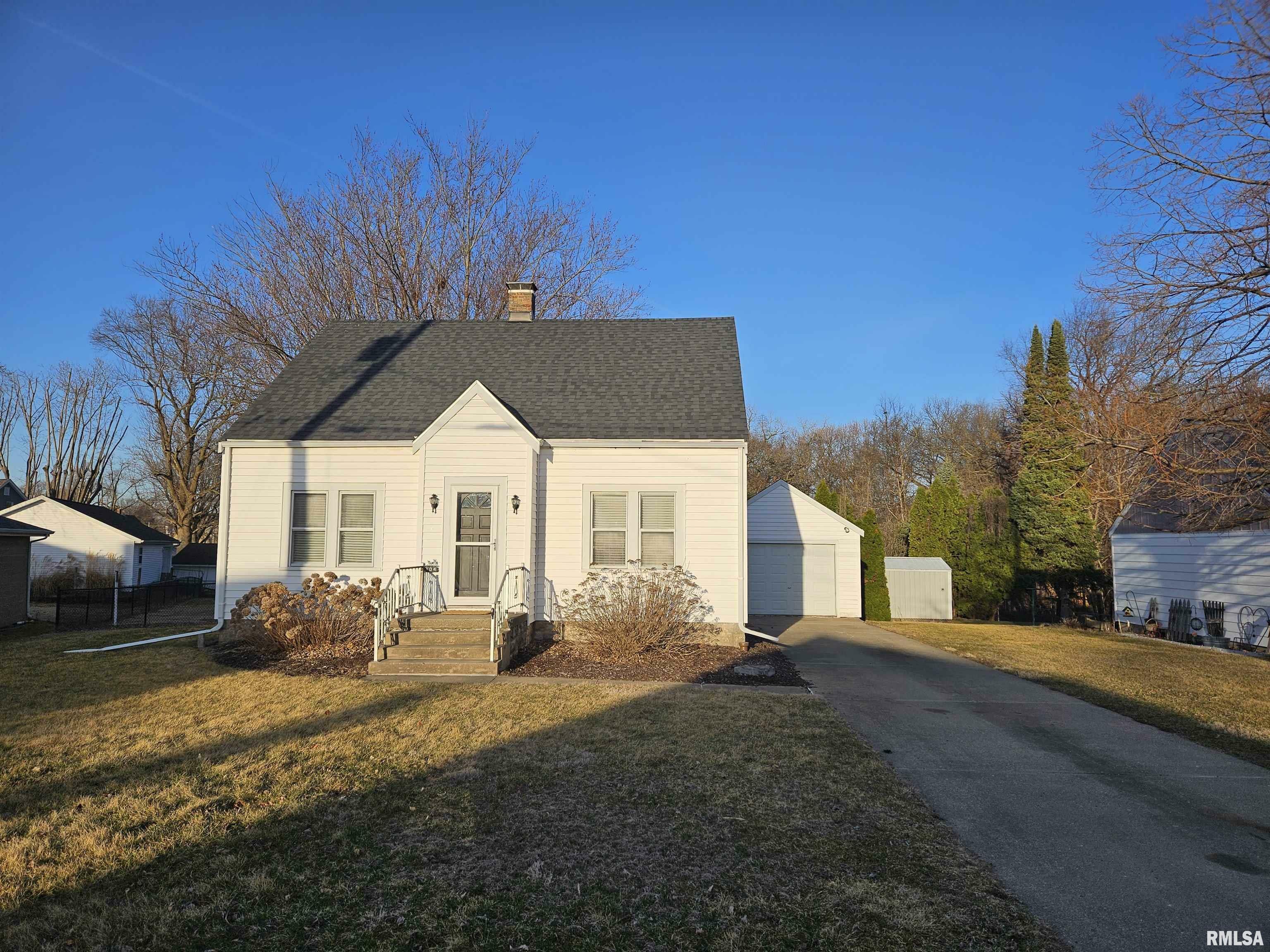 Property Photo:  104 Fairoaks Court  IL 61604 