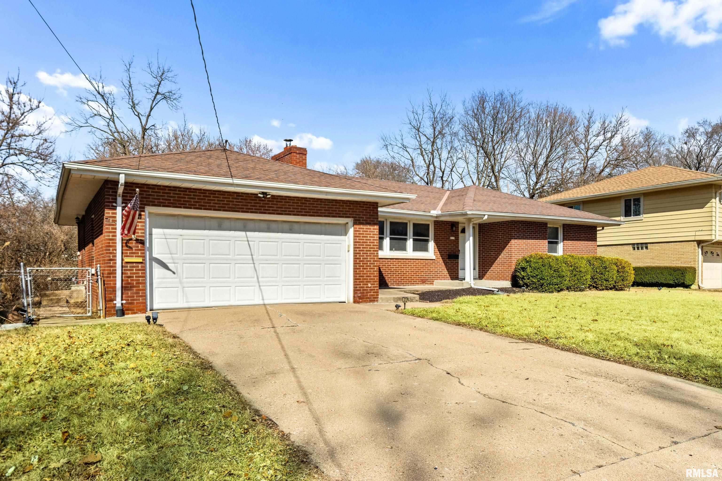 Property Photo:  2119 W Westbrook Drive  IL 61614 