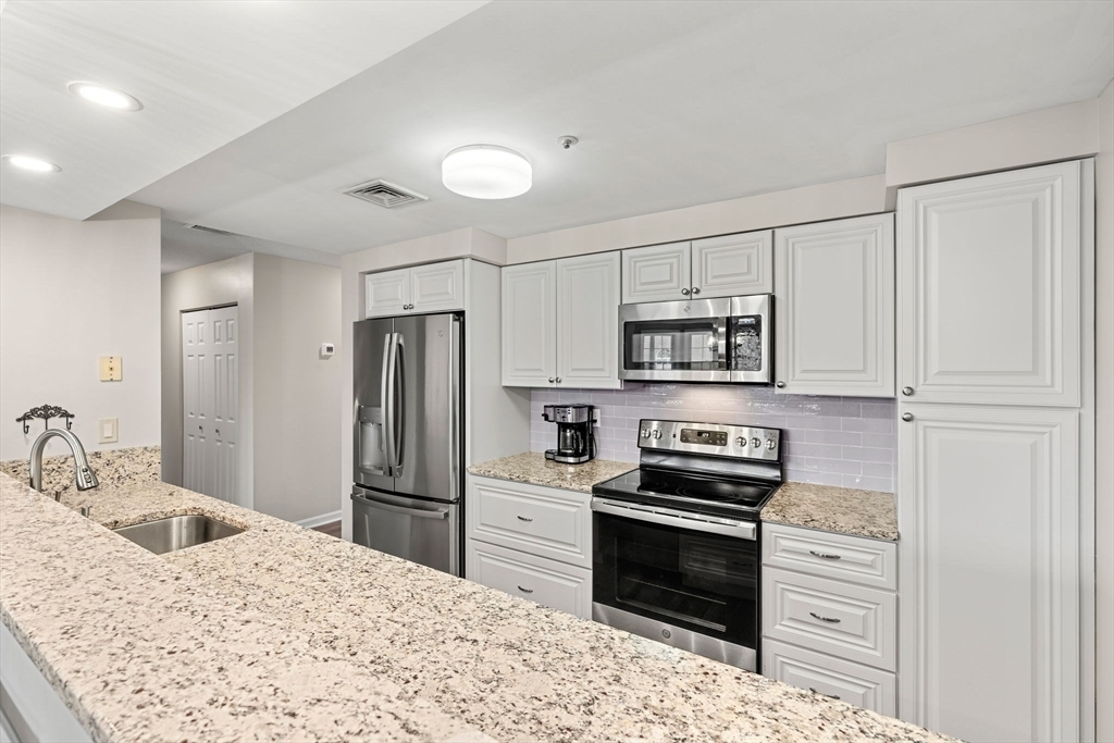 Property Photo: 148 Main St A407 MA 01845