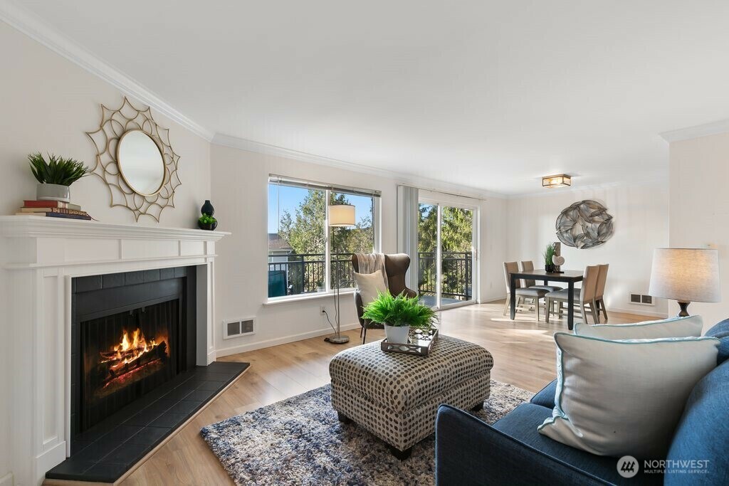 Property Photo: 10110 NE 60th Street 103 WA 98033