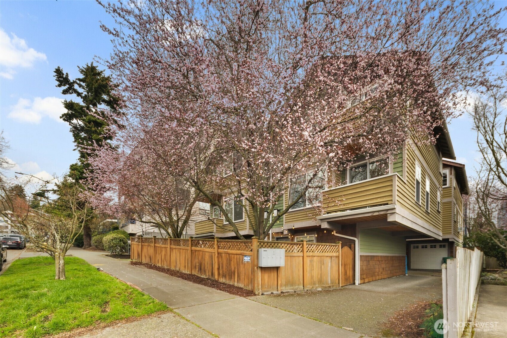 Property Photo: 3628 Francis Avenue N A WA 98103