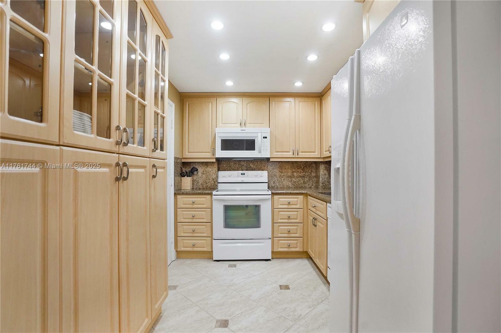 Property Photo:  5005 Collins Ave 714  FL 33140 