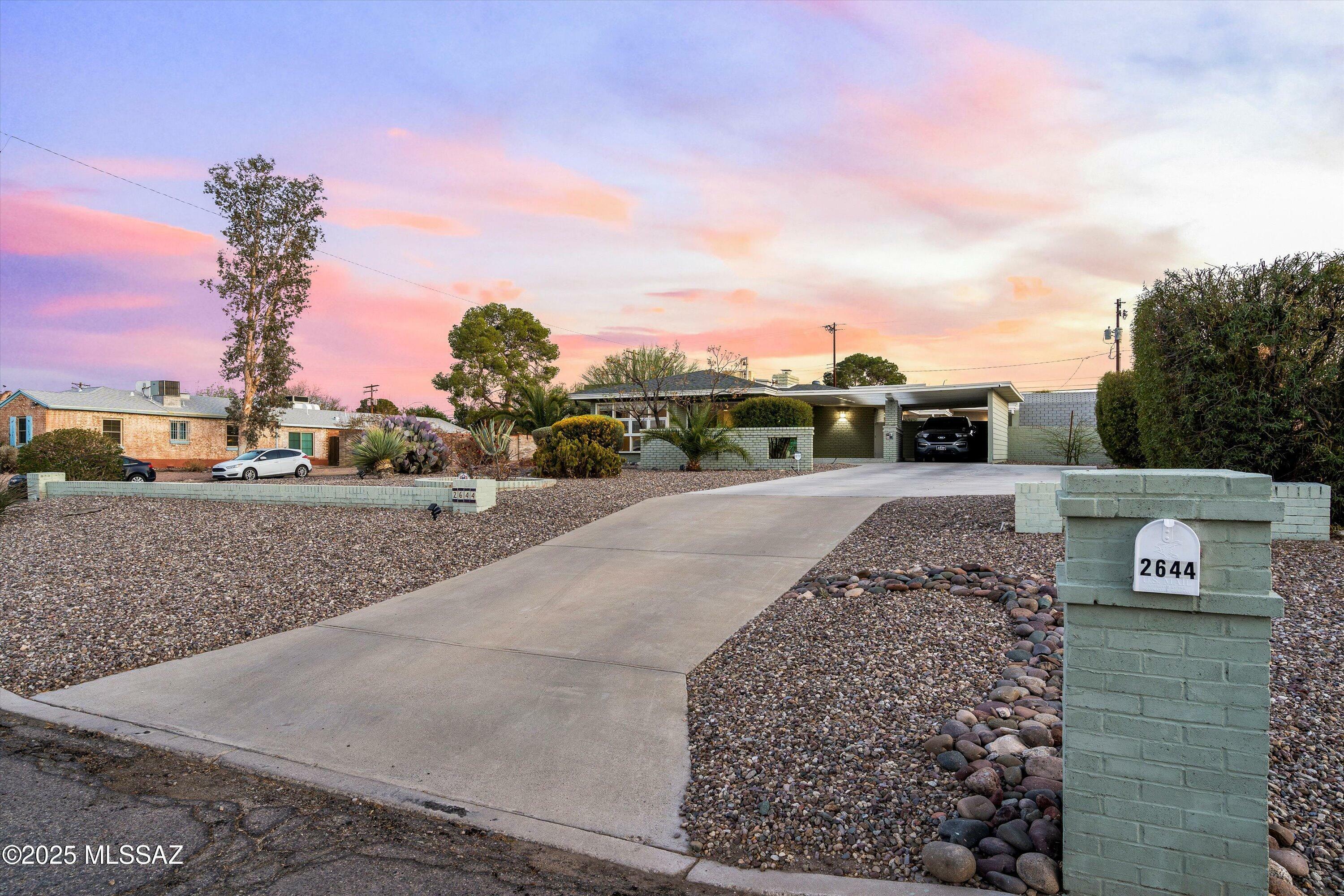 Property Photo:  2644 E Helen Street  AZ 85716 