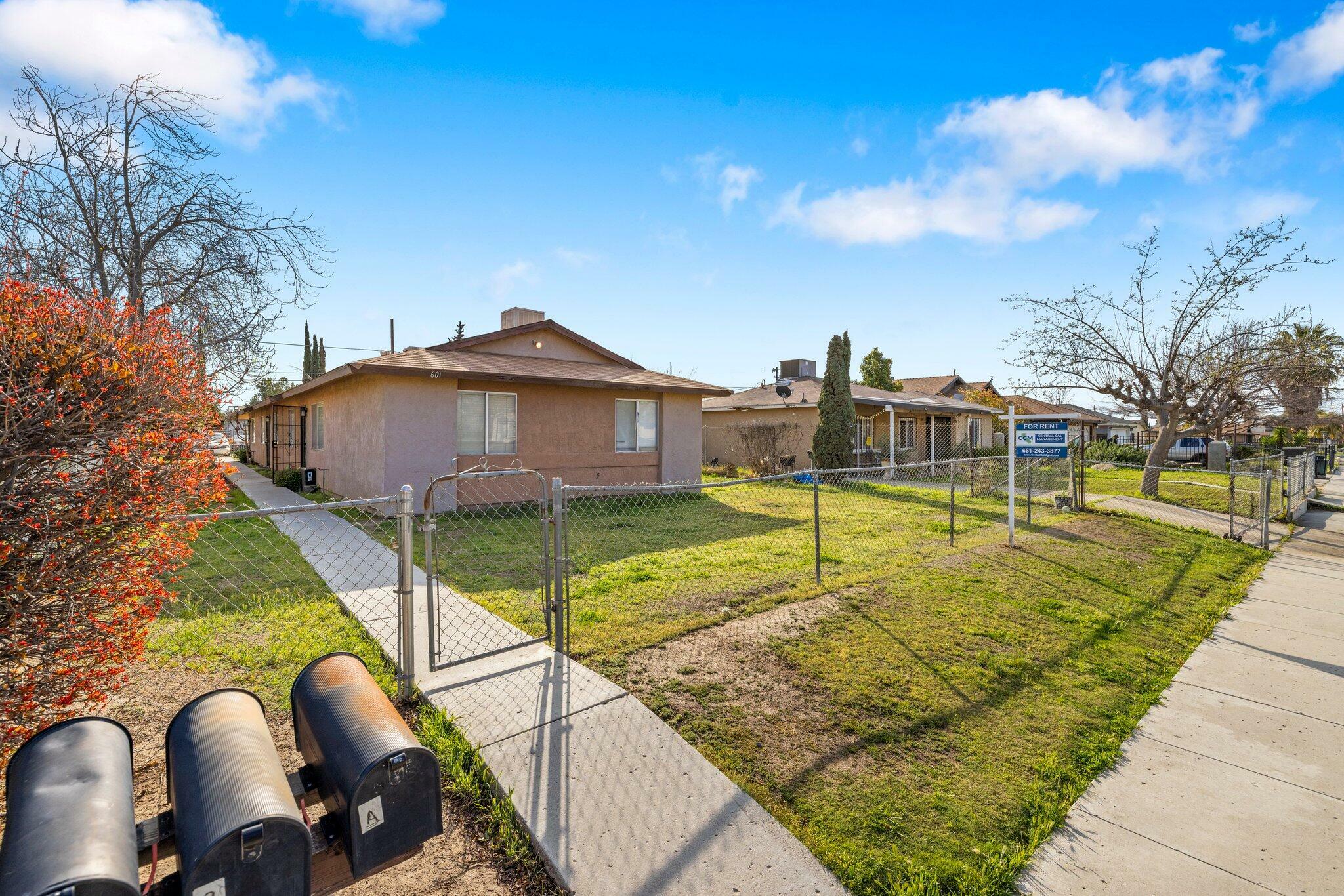 601 Brown Street  Bakersfield CA 93305 photo