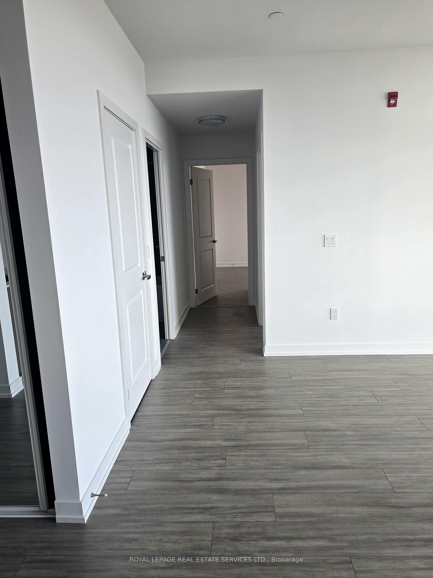 Property Photo:  1010 Dundas Street E Ph05  ON L1N 2K2 