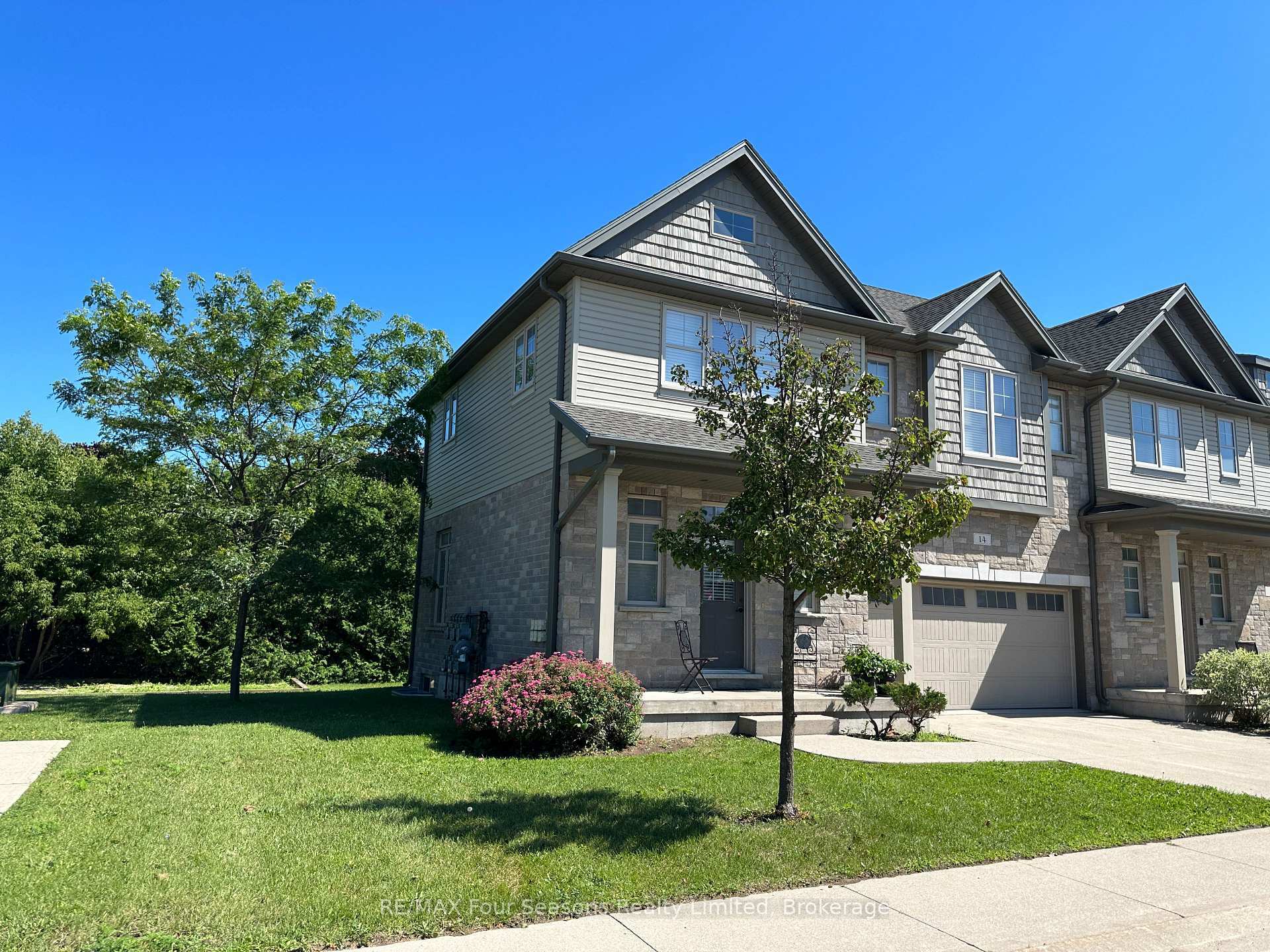 Photo de la propriété: 935 Goderich Street 14 ON N0H 2C4