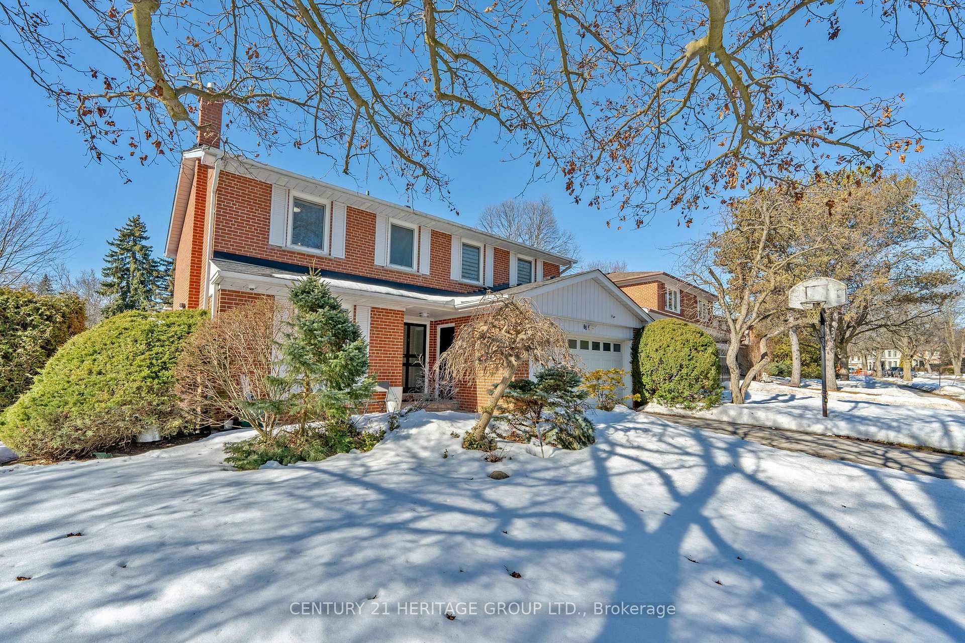 Property Photo: 61 Foursome Cres ON M2P 1W4