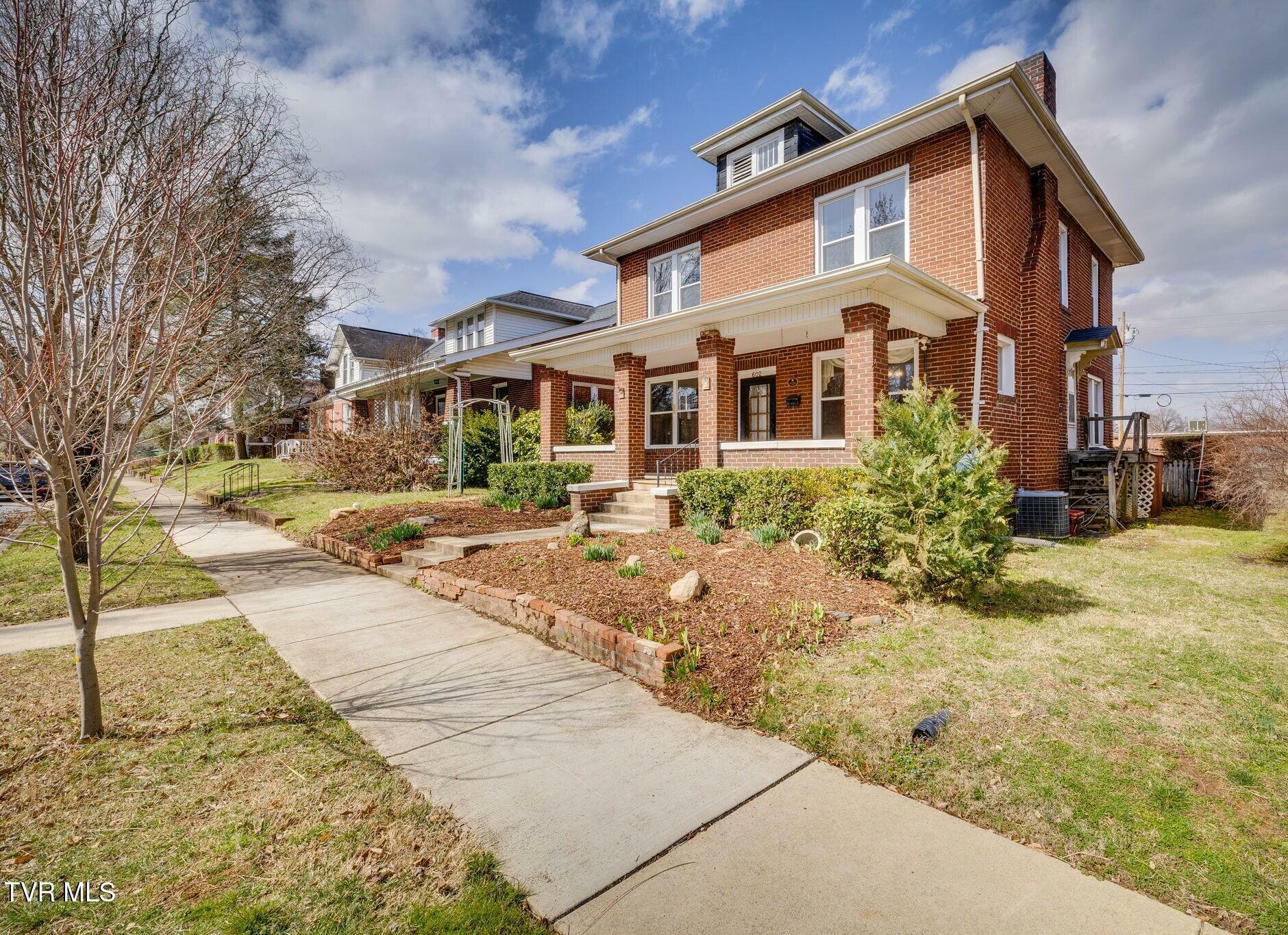 Property Photo:  602 West Maple Street  TN 37604 