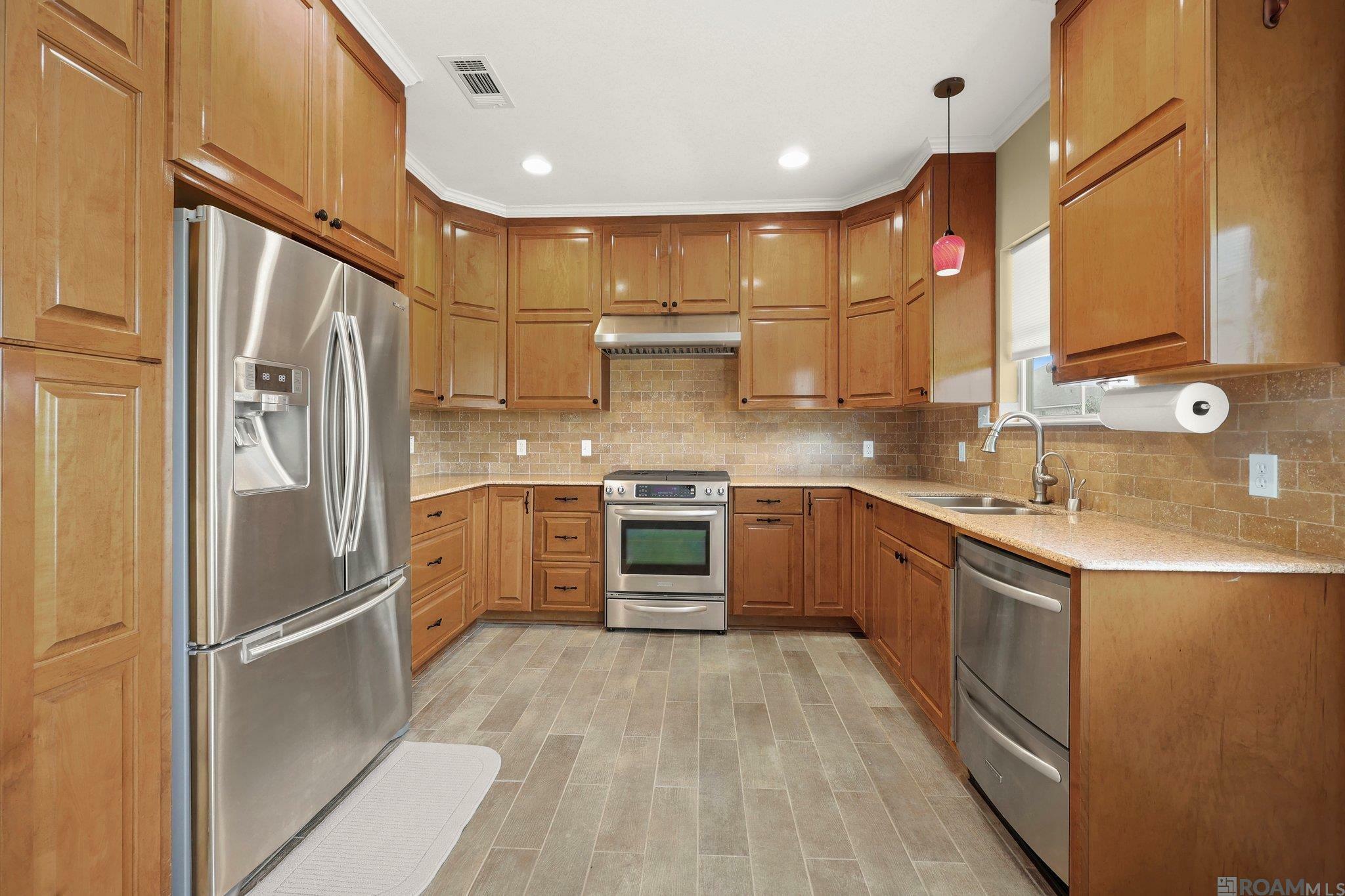 Property Photo: 1330 Madewood Dr LA 70776