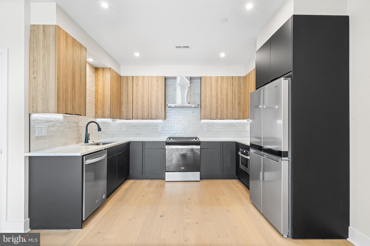 Property Photo: 315 W Berks Street 1 PA 19122