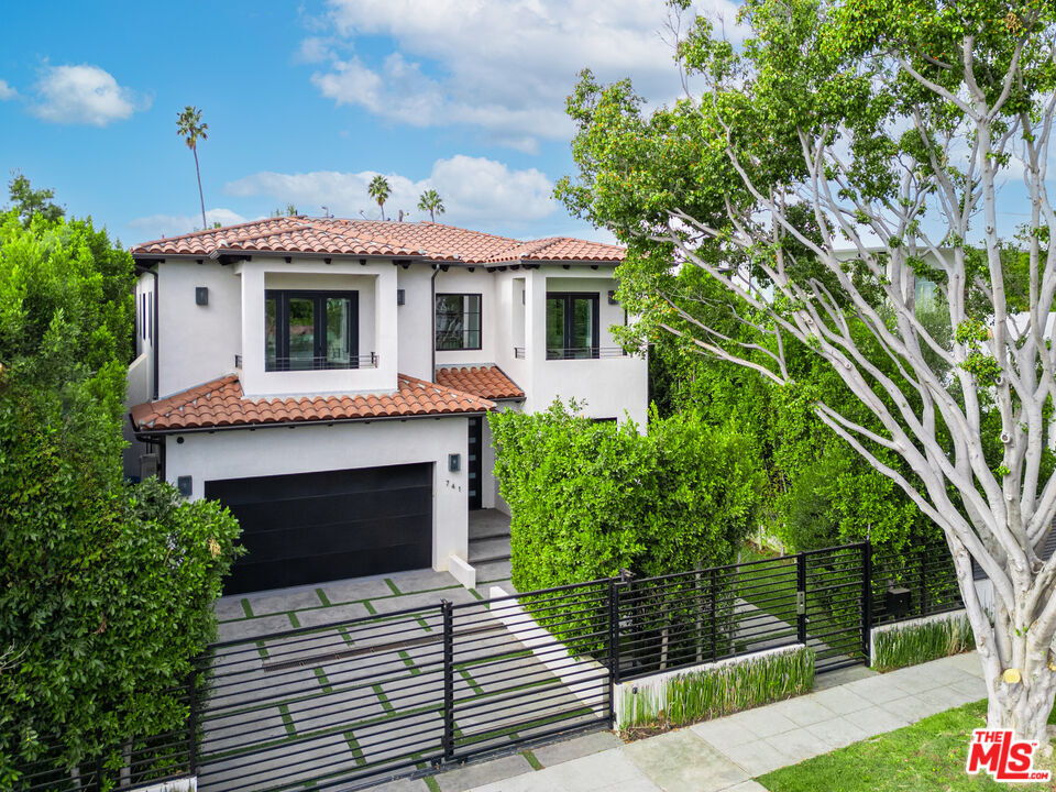 Property Photo: 741 N Vista St CA 90046
