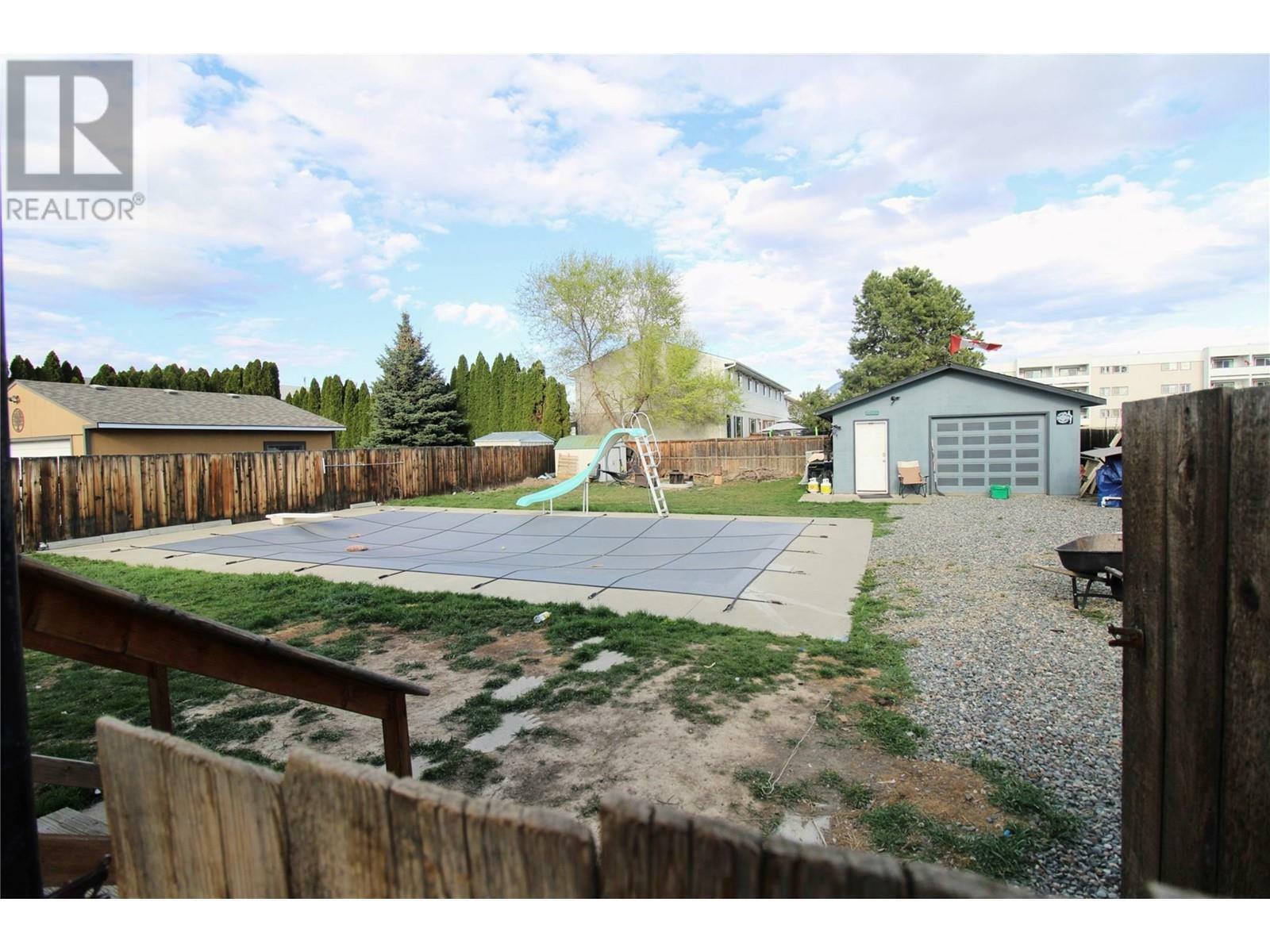 Photo de la propriété: 825 Evergreen Place BC V2B 5M7