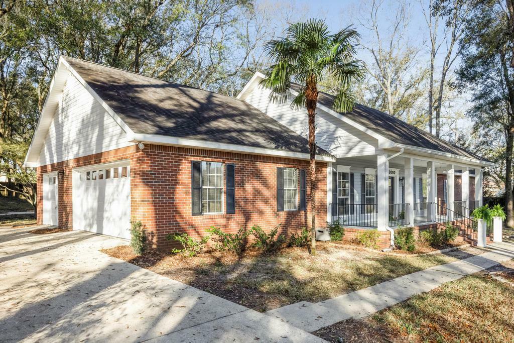 Property Photo:  3010 Lancaster Circle  FL 32539 