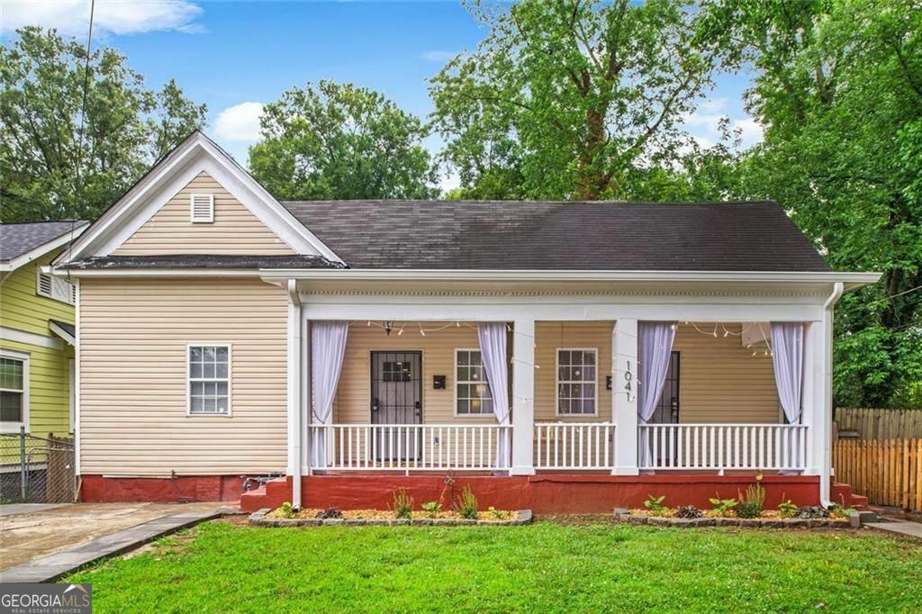 Property Photo:  1041 Lawton Avenue SW  GA 30310 