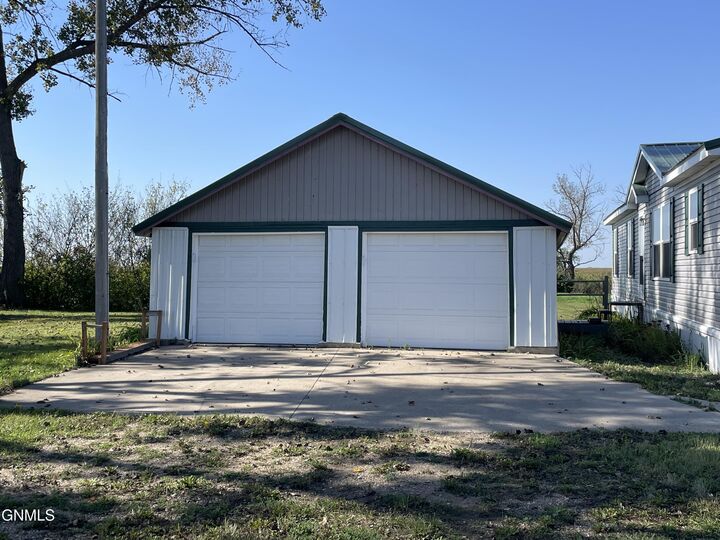 Property Photo:  85 Elevator Road  ND 58421 