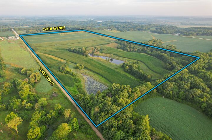 Property Photo: 3333 220th Avenue IA 50118