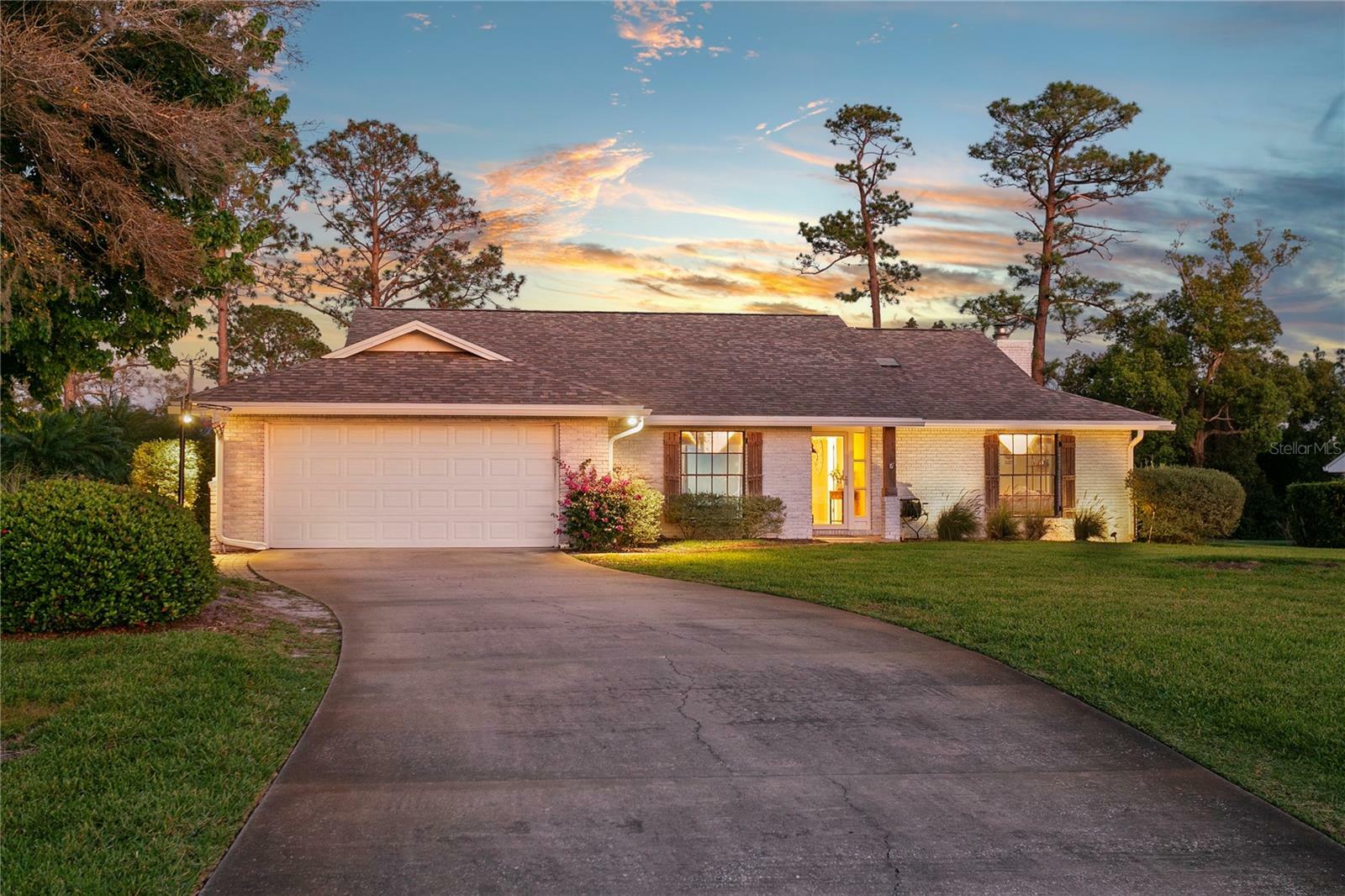 Property Photo: 425 N Pine Meadow Drive FL 32713