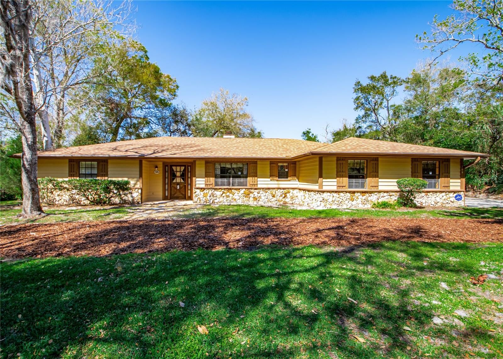 Property Photo: 709 Breckenridge Drive FL 32127