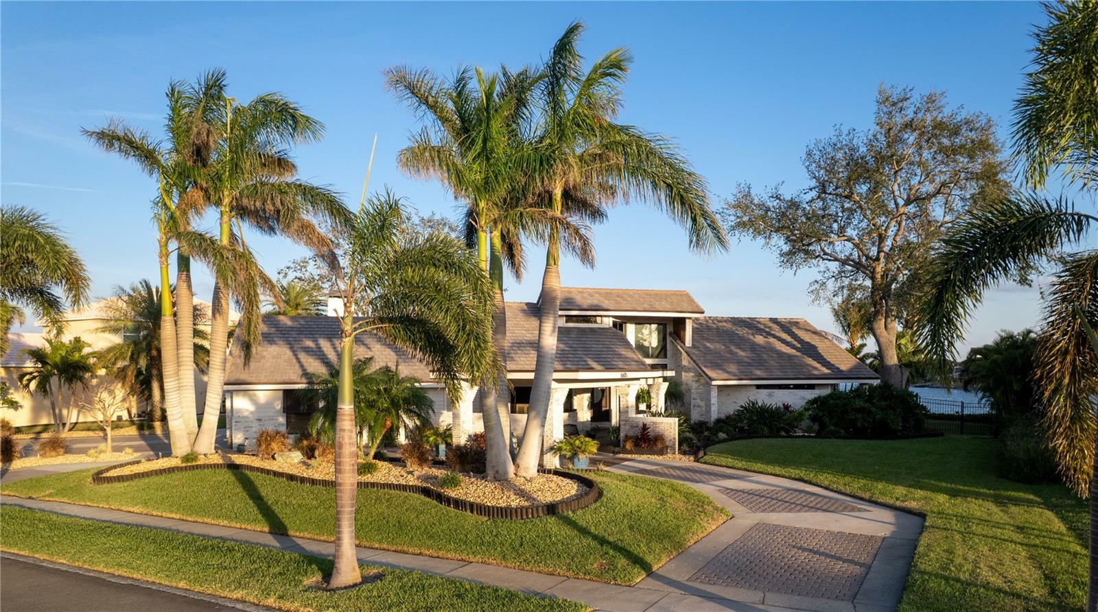 Property Photo: 6605 Seabird Way FL 33572