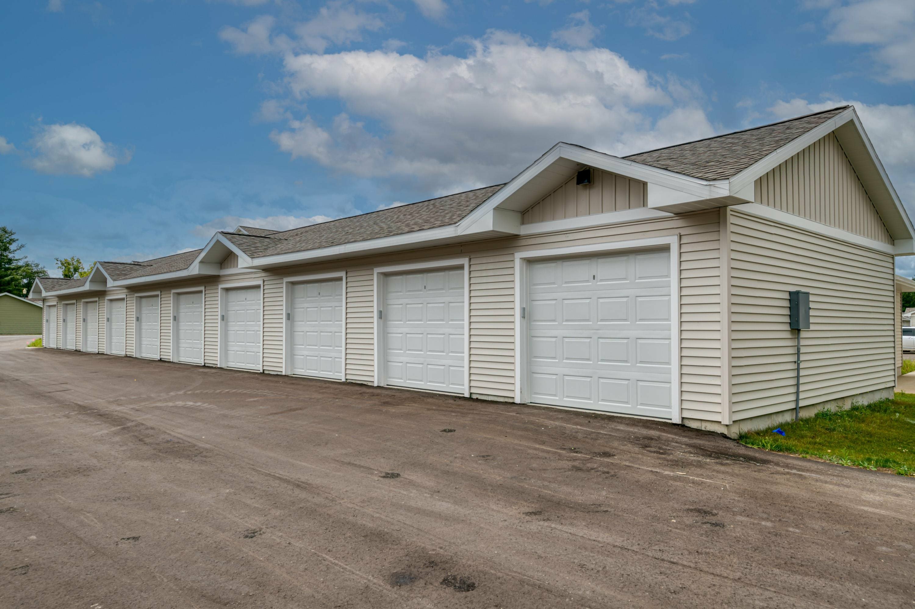 Property Photo: 1502 Simsbury Street 4 MI 49686