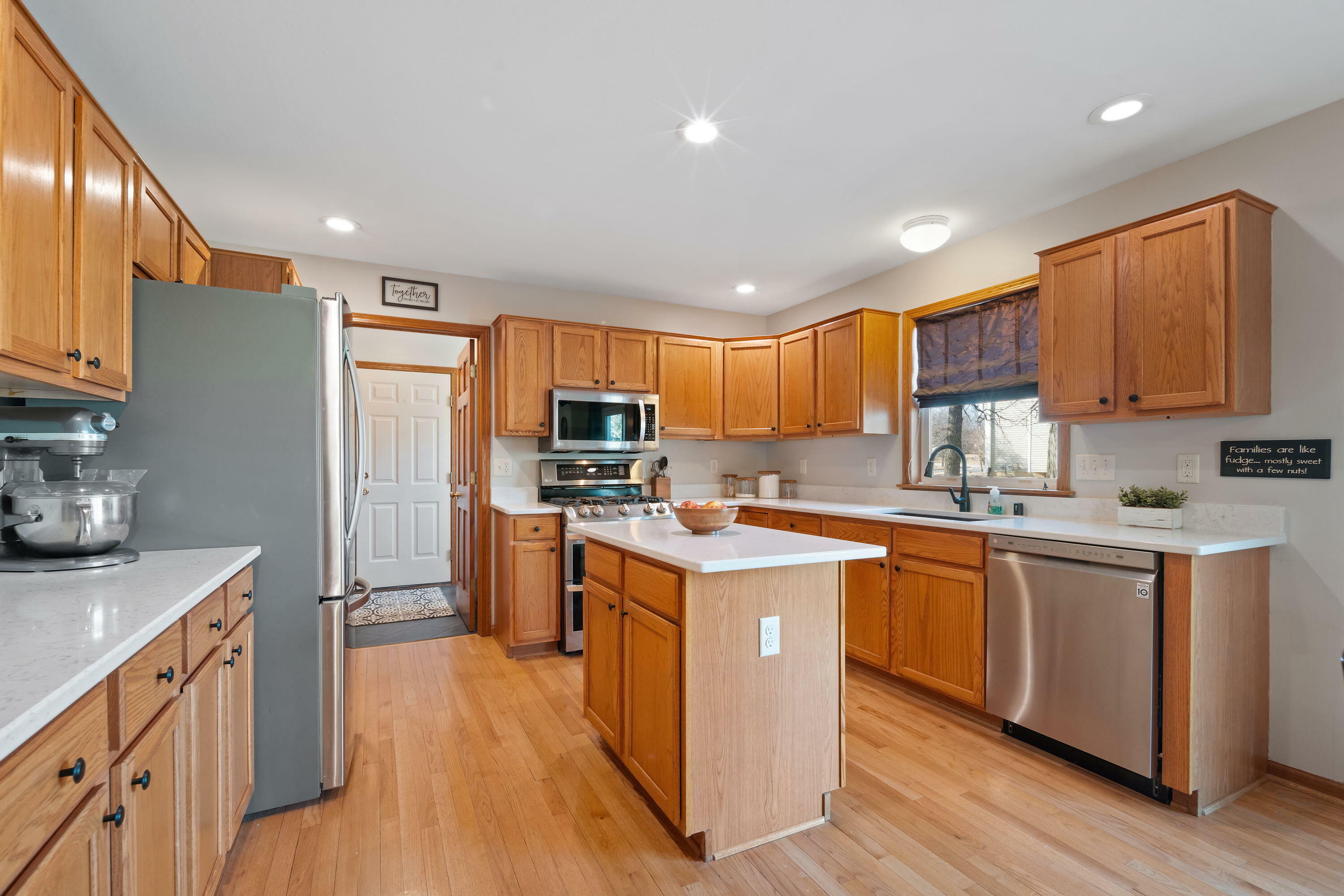 Property Photo: 645 Two Rivers Dr WI 53149