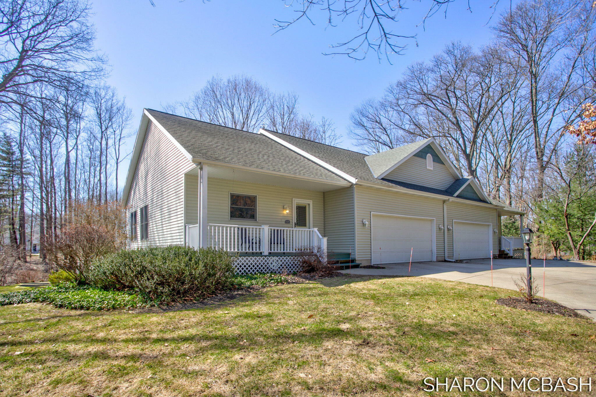 Property Photo: 979 Maple Woods Drive MI 49453