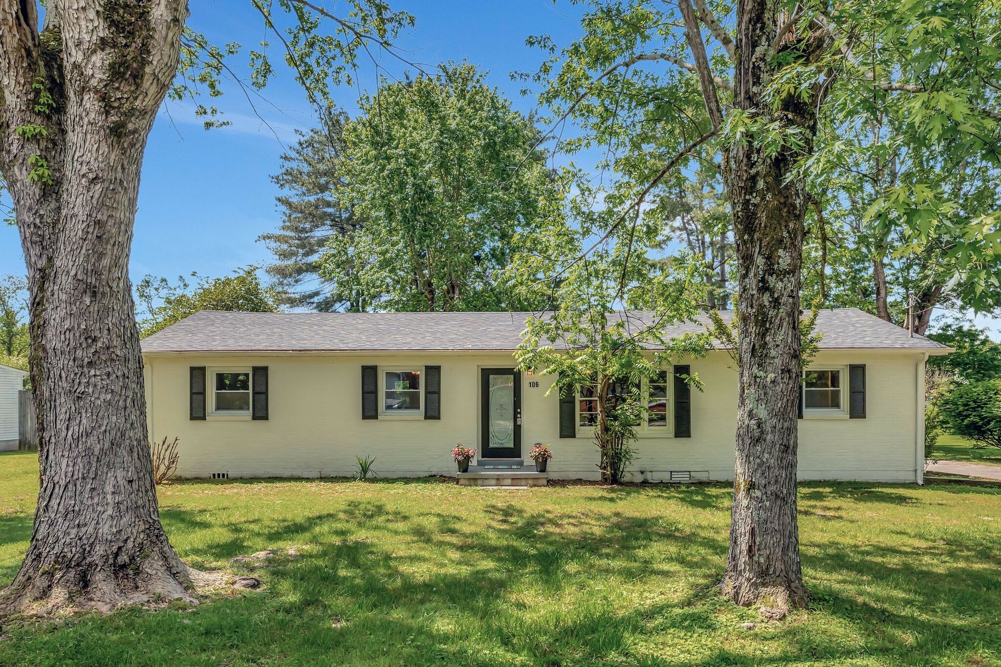 Property Photo: 106 Julian St TN 37110
