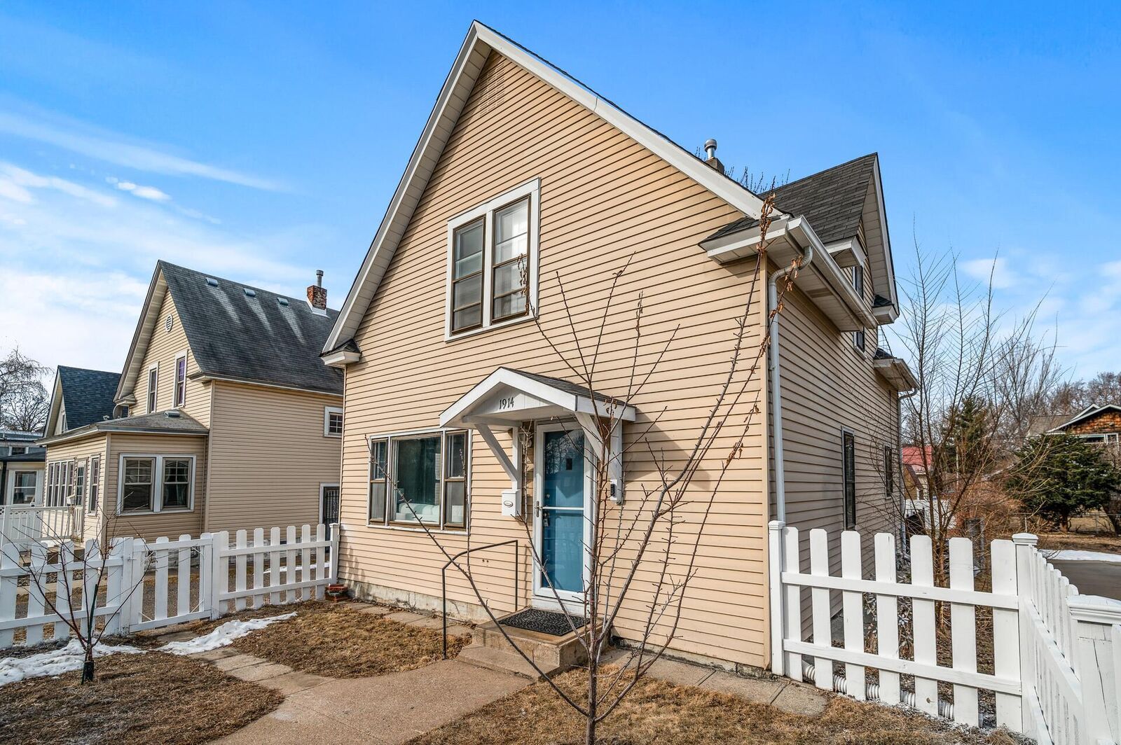 Property Photo:  1914 Johnson Street NE  MN 55418 