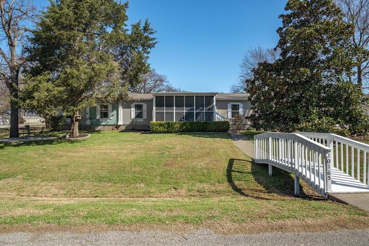 Property Photo: 10165 Northlake Circle TX 75143