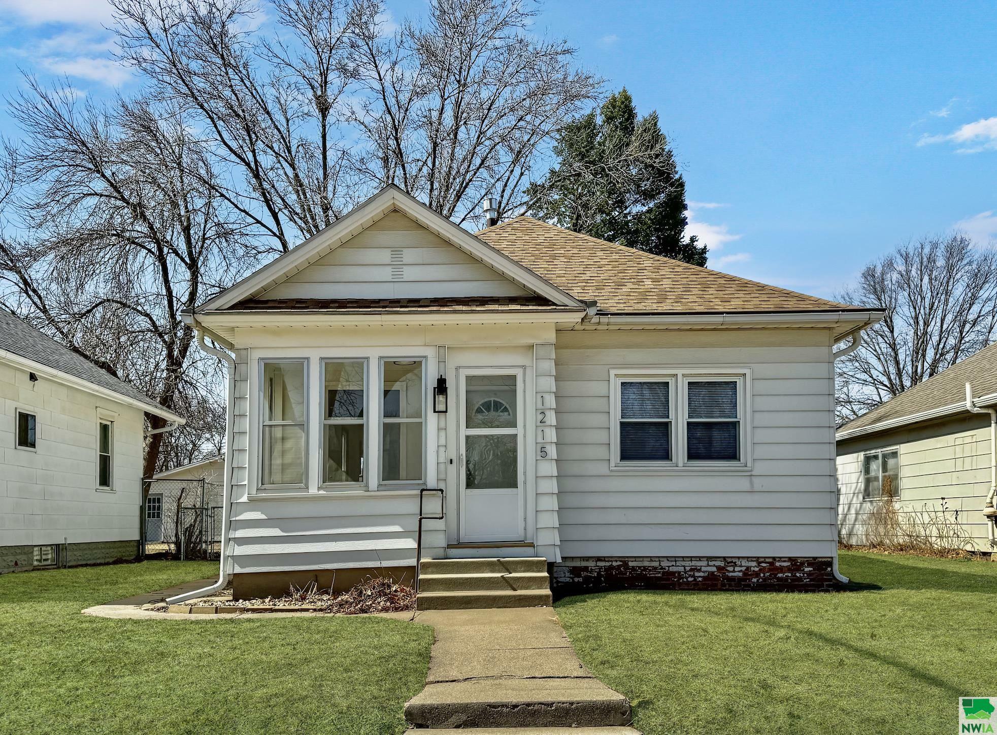 Property Photo: 1215 S Cecelia IA 51106