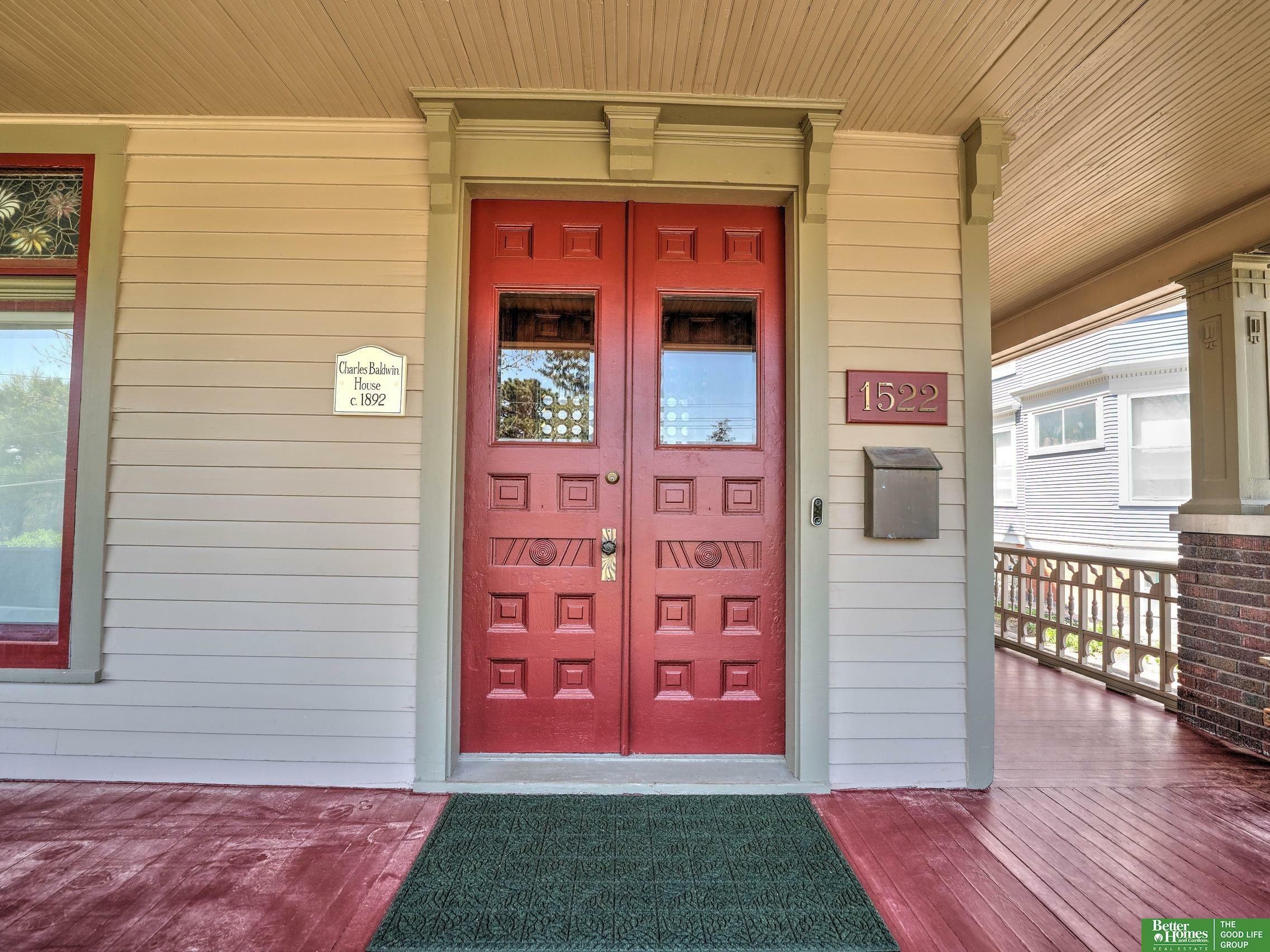 Property Photo: 1522 S 32nd Avenue NE 68105