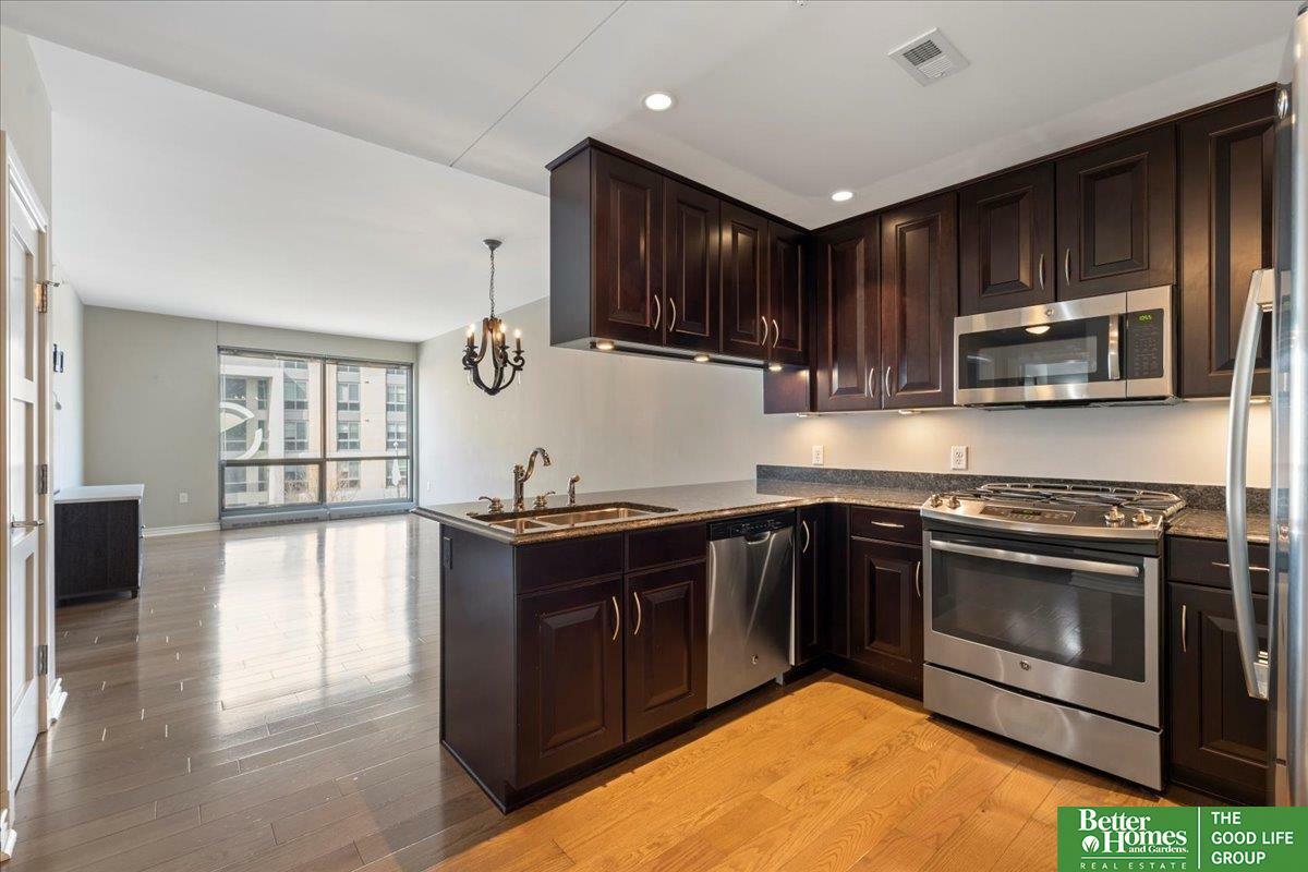 Property Photo: 120 S 31 Avenue 5413 NE 68132