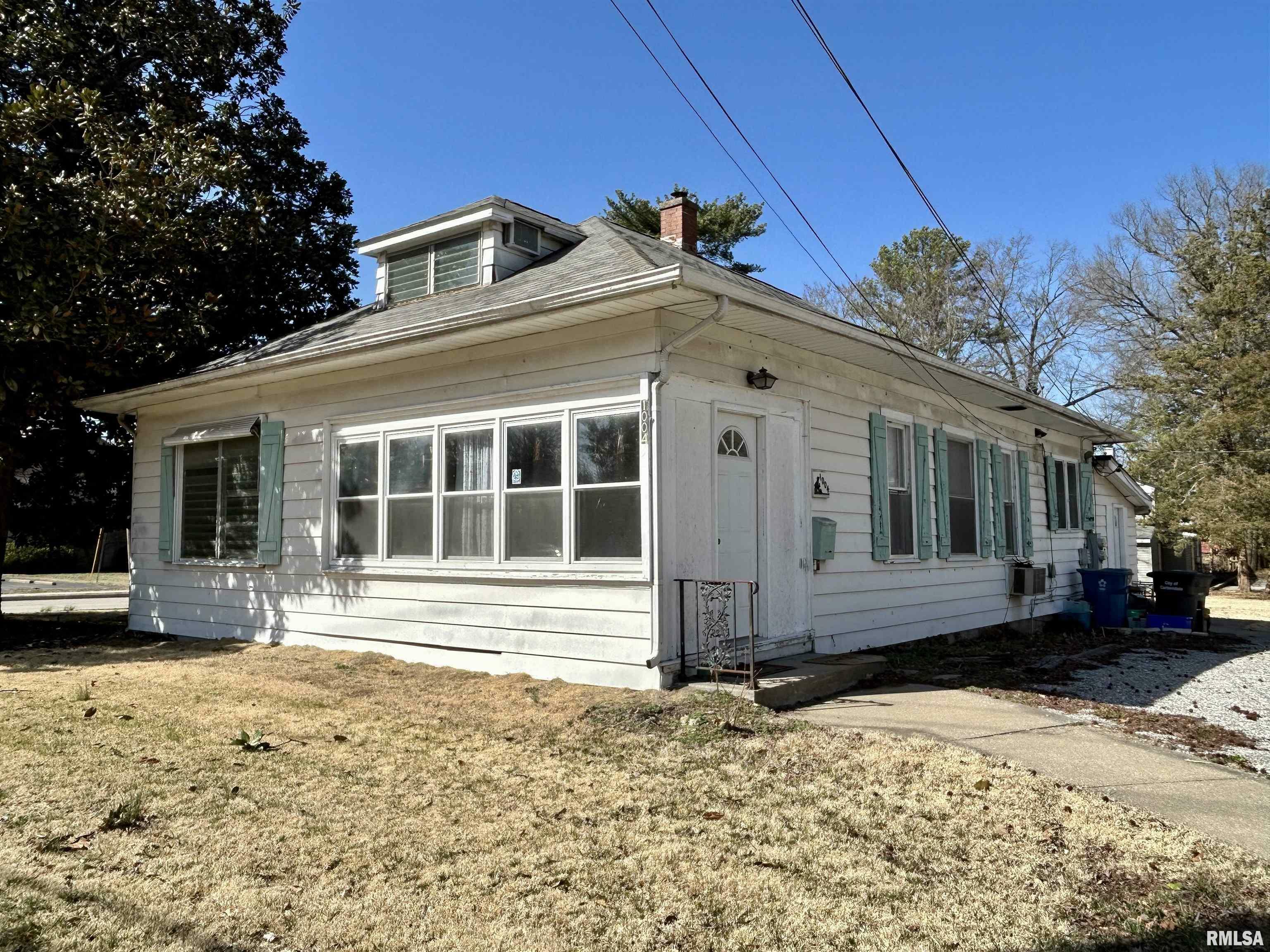 1004 W Mill Street  Carbondale IL 62901 photo