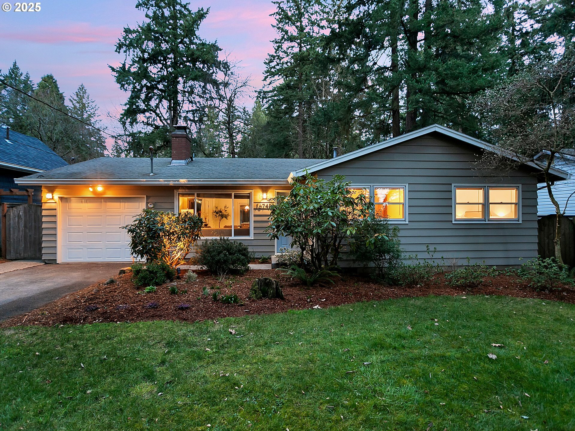 16748 Lake Forest Blvd  Lake Oswego OR 97035 photo