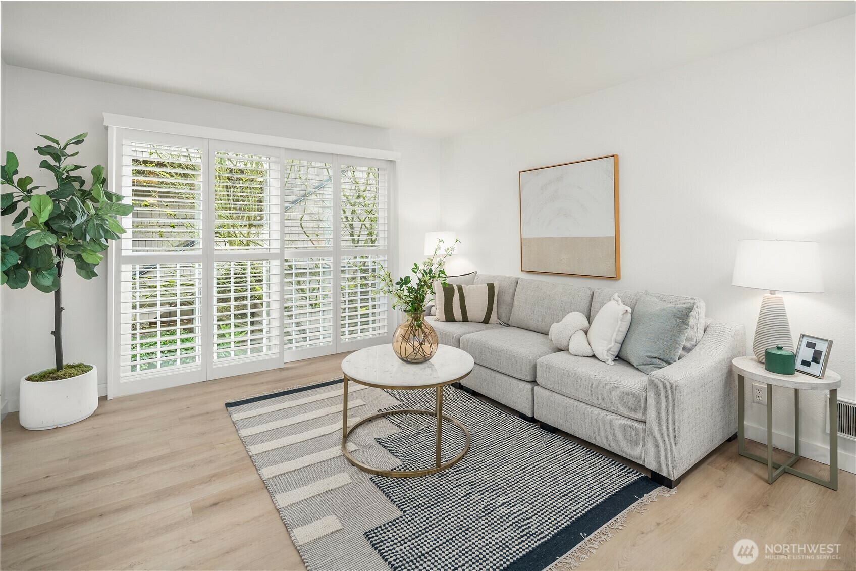 Property Photo: 800 N Allen Pl 204 WA 98103