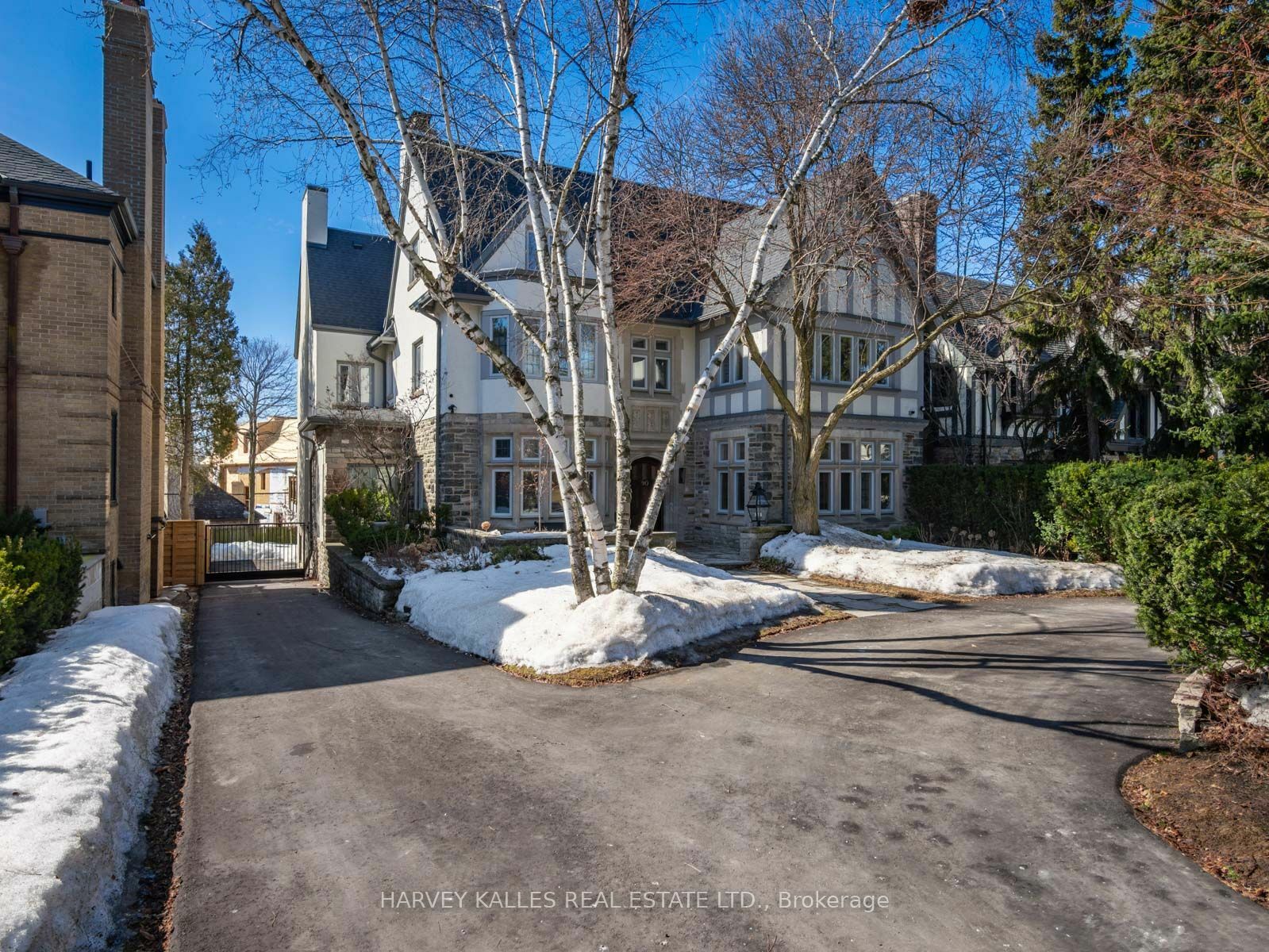 Photo de la propriété:  90 Old Forest Hill Road  ON M5P 2R5 