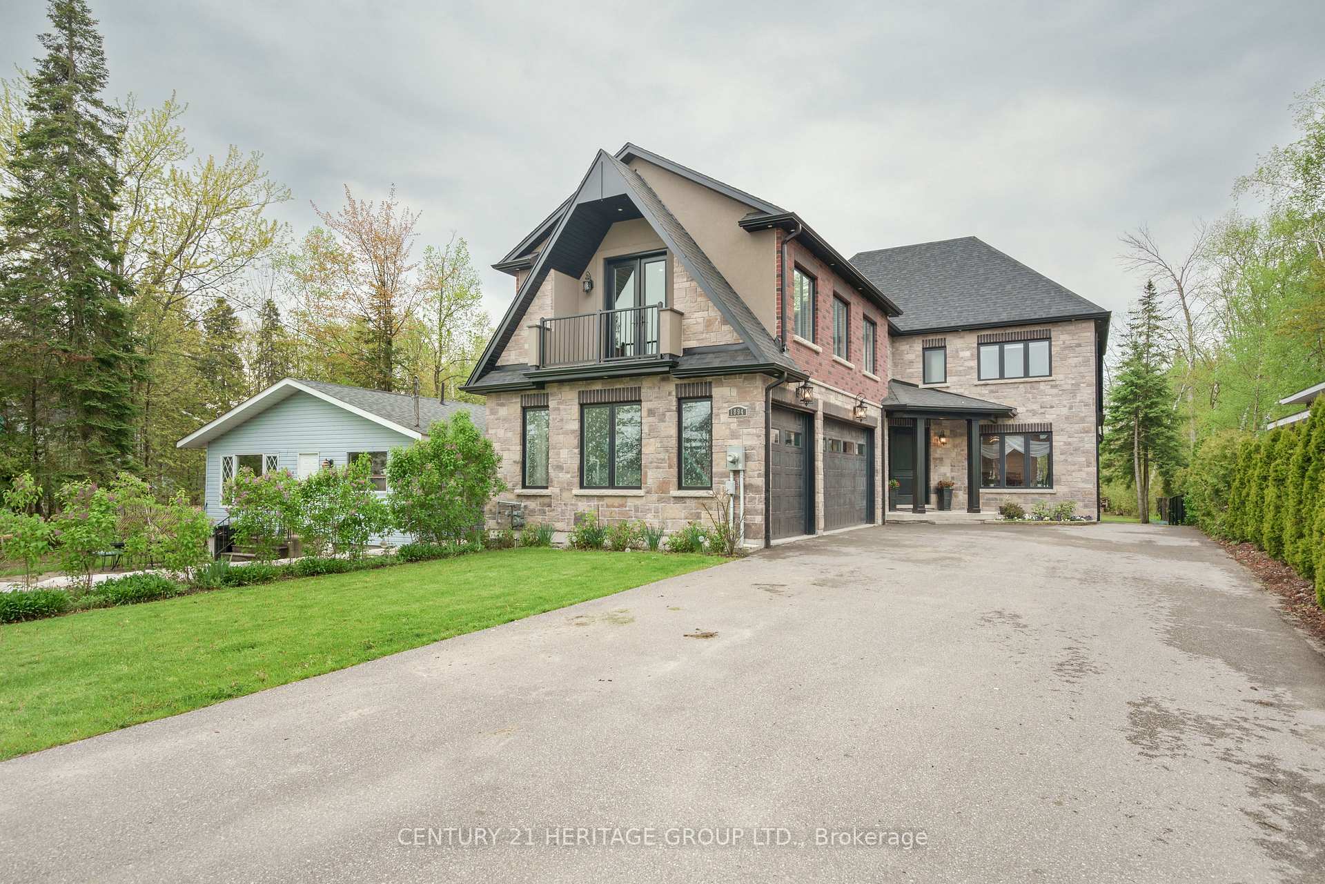 Property Photo:  1894 Simcoe Boulevard  ON L9S 4N4 