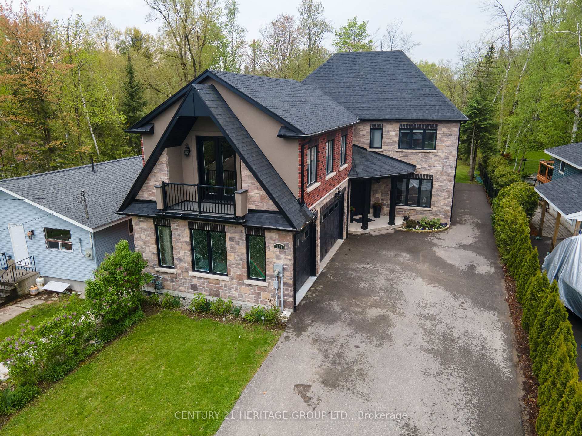 Photo de la propriété: 1894 Simcoe Boulevard ON L9S 4N4