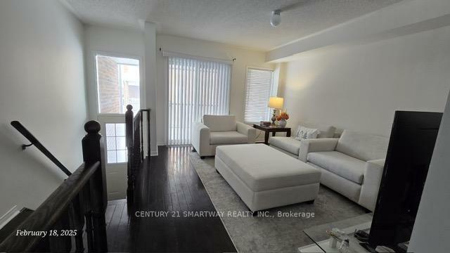 Photo de la propriété: 52 Judy Sgro Avenue ON M3L 0E4