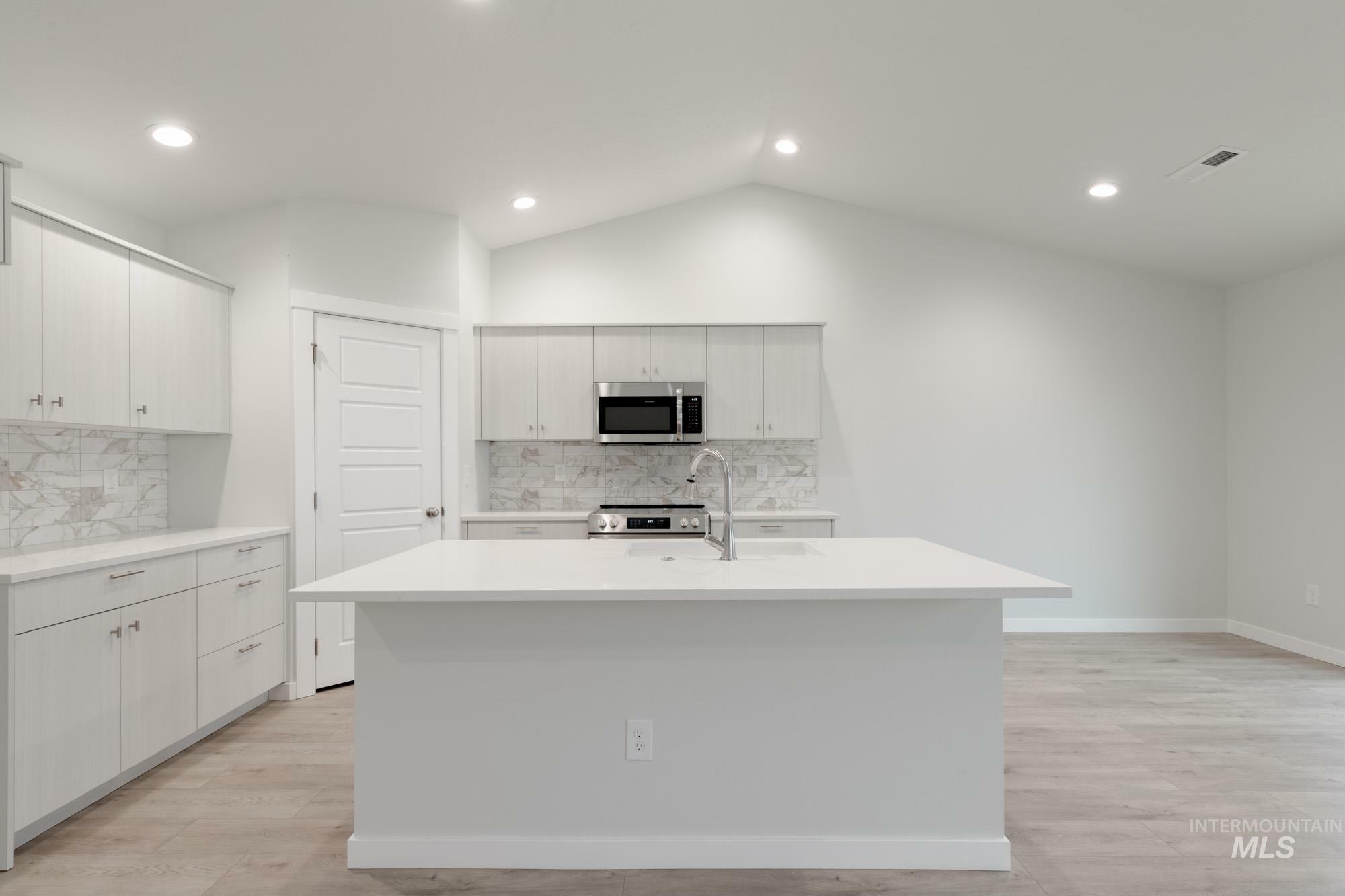 Property Photo: 1224 W Pendulum Cove Dr ID 83634