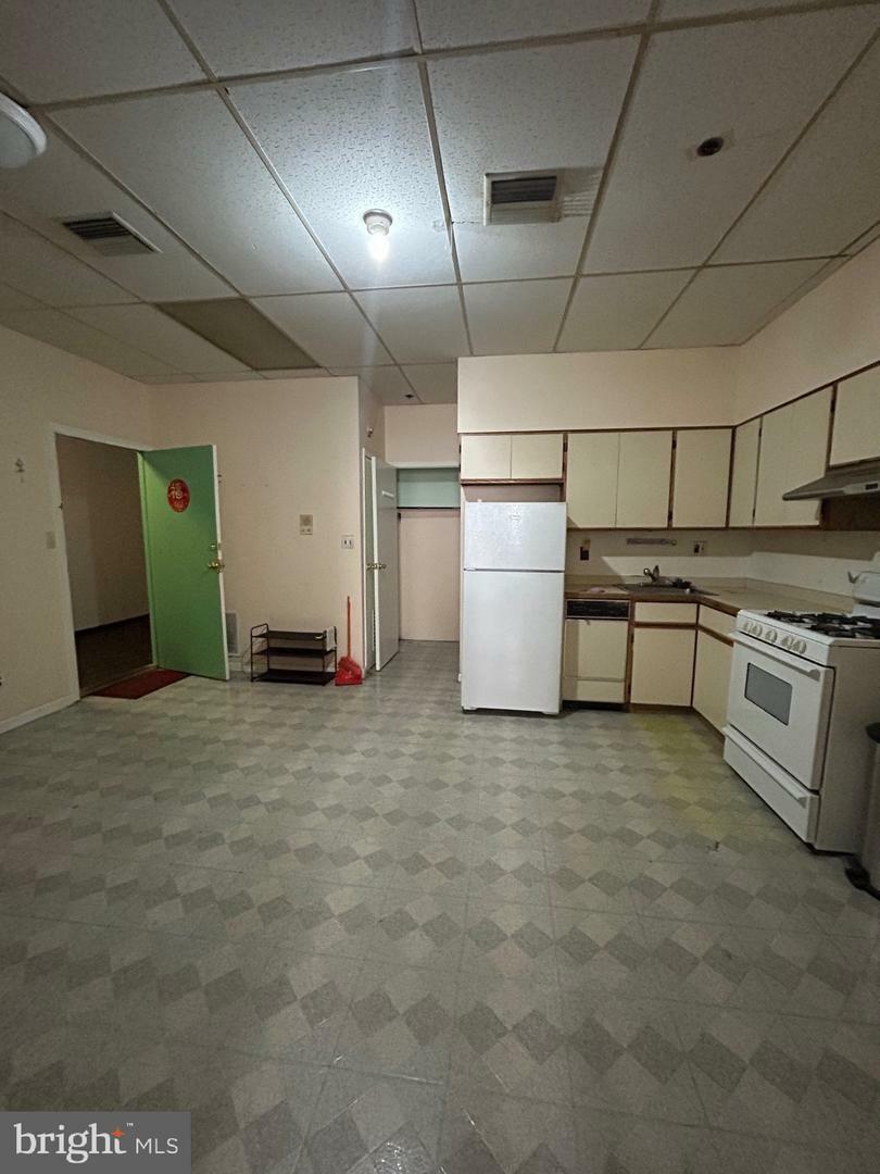 Property Photo: 1009 Arch Street 4B PA 19107
