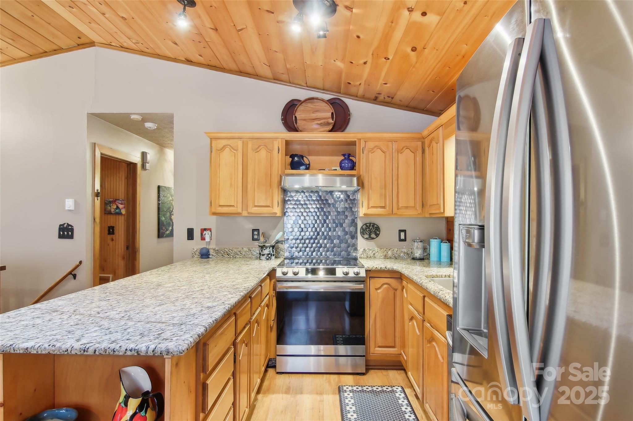 Property Photo: 680 Creekside Drive NC 28751
