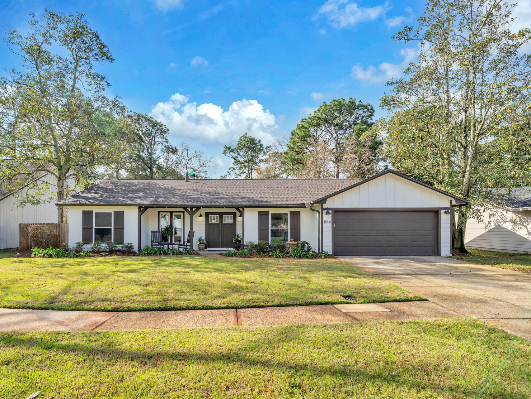 Property Photo: 1164 Pin Oak Circle FL 32578