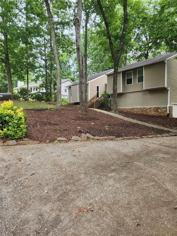 Property Photo: 6739 Valley Court GA 30135