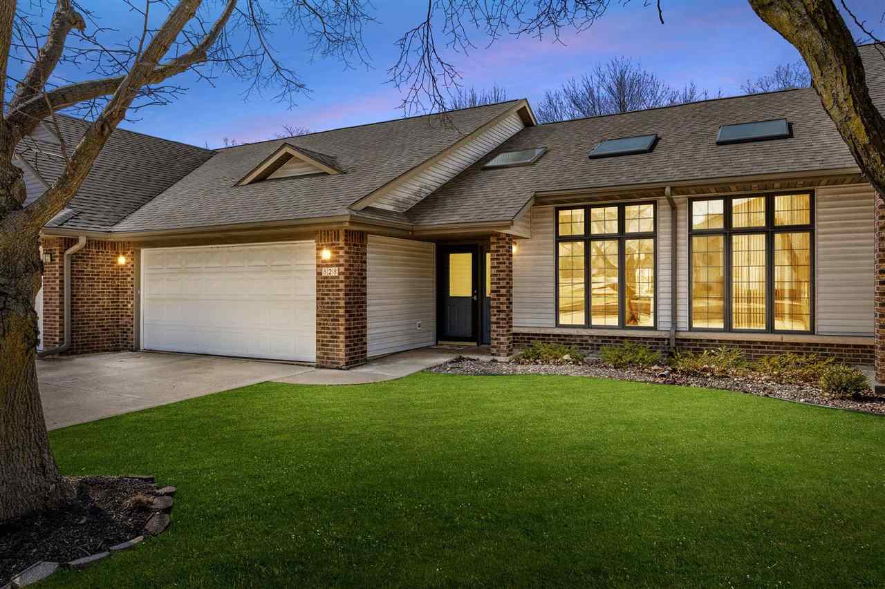 Property Photo: 828 West Side Dr IA 52246