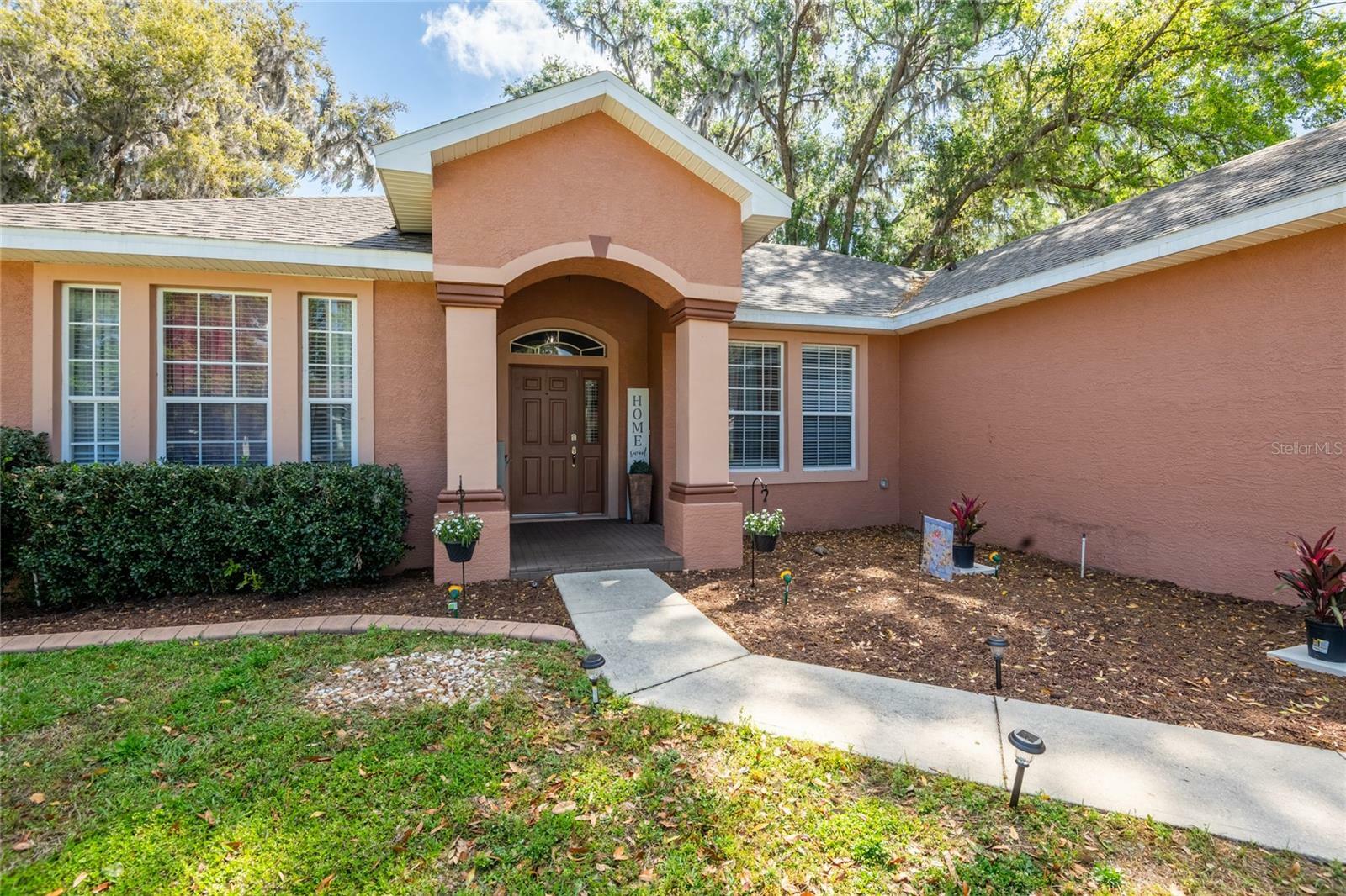 Property Photo: 5416 Oxford Manor Circle FL 33810