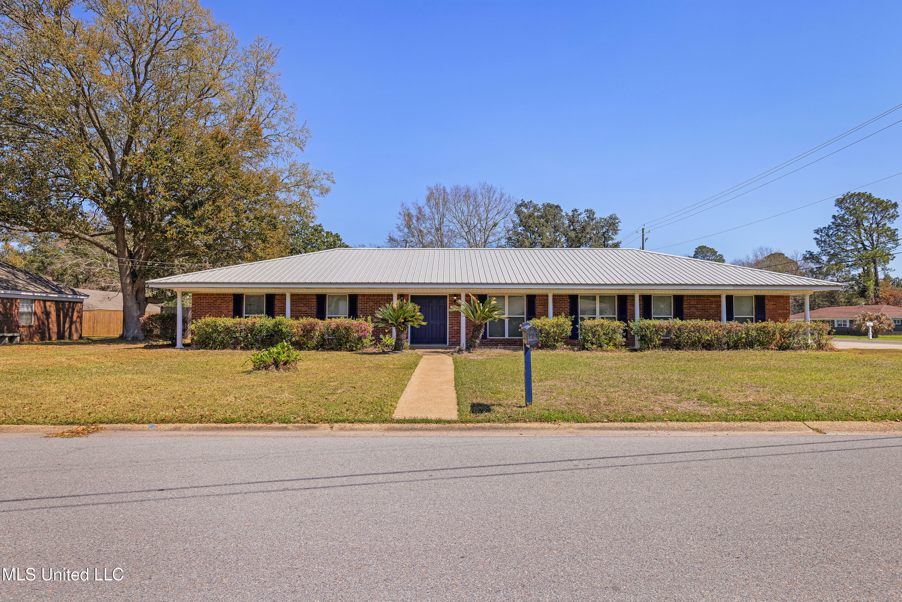 Property Photo: 400 Woodland Park Drive MS 39531