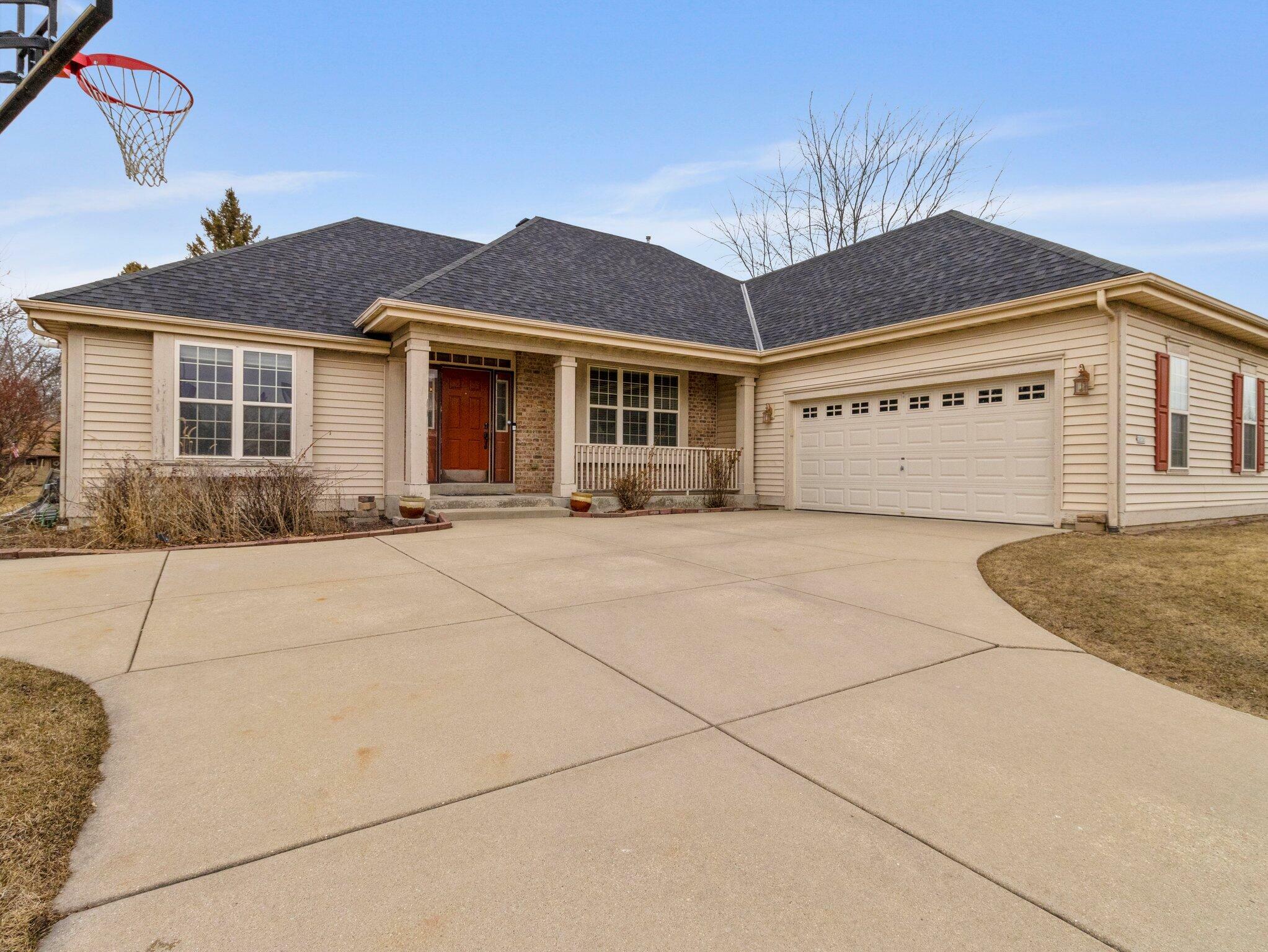 3838 E Stargrass Ln  Oak Creek WI 53154 photo